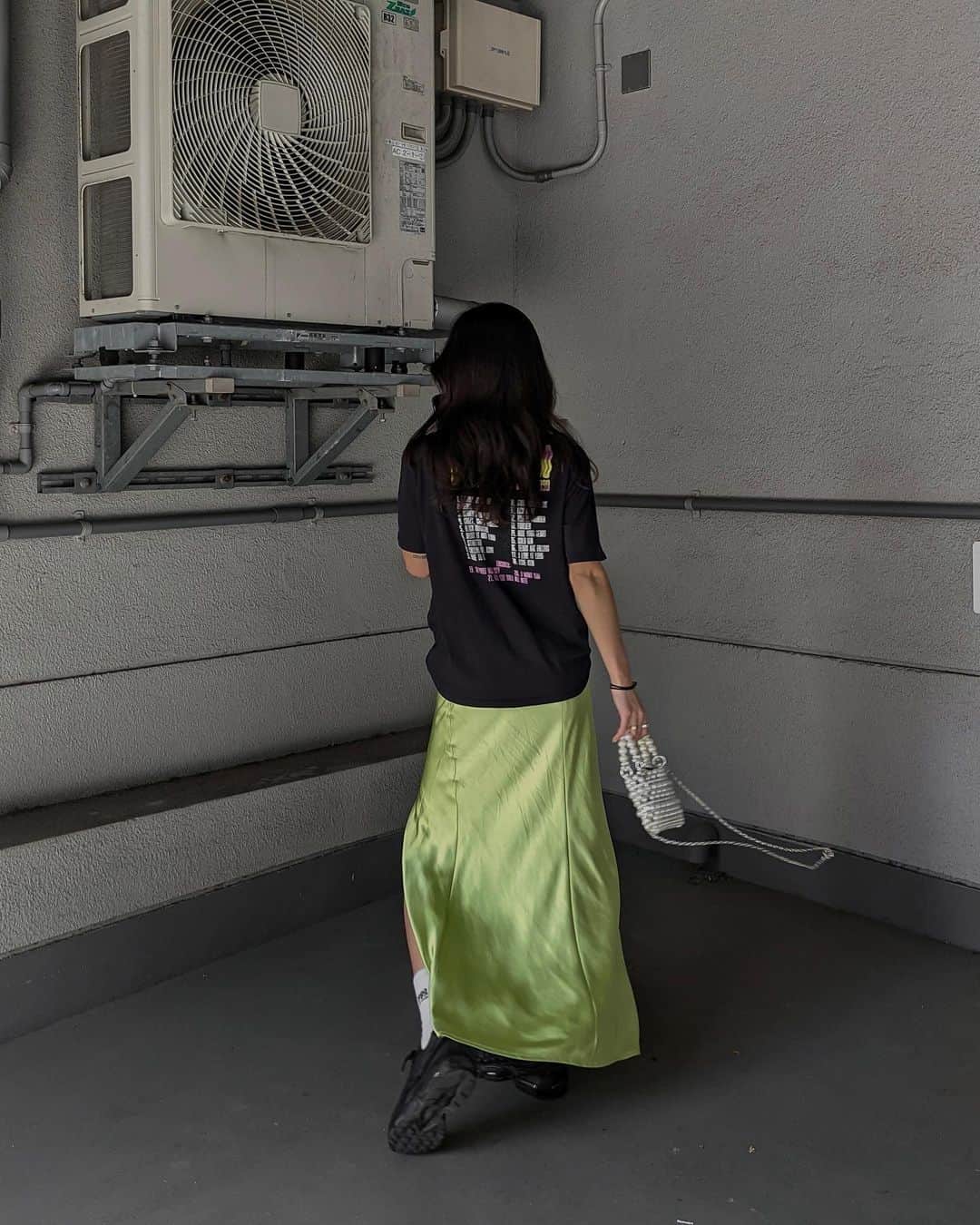 宮川由衣子さんのインスタグラム写真 - (宮川由衣子Instagram)「. ロングスカートにバンT合わせ 好きなんだなぁ🤤🪇 スカートは今週発売の @aclent_official 💚 バンTは古着屋で1000円の掘り出し物でござんす🫷 . #fashion #outfit #ootd #aclent」5月18日 20時09分 - yuiko_miyagawa