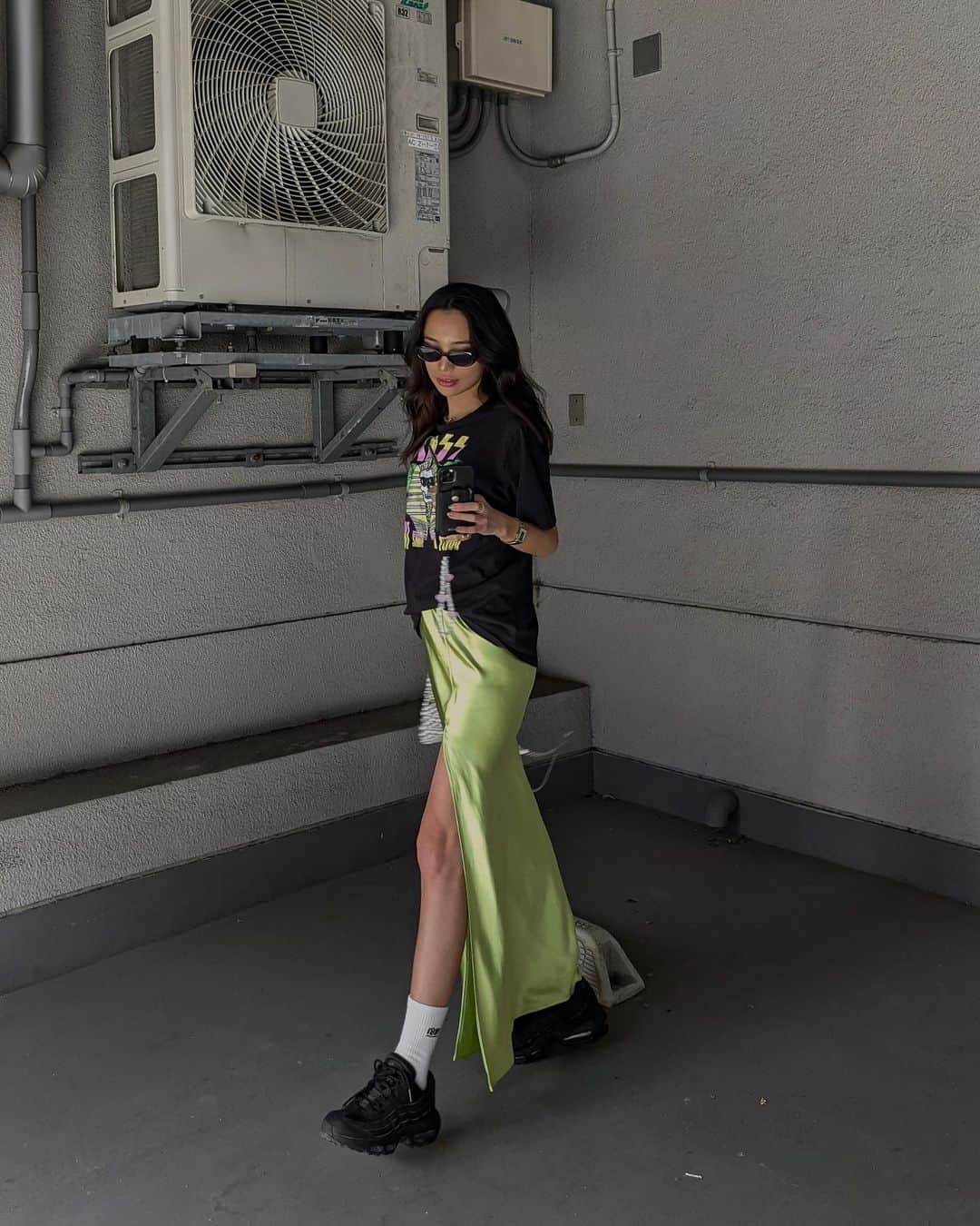 宮川由衣子さんのインスタグラム写真 - (宮川由衣子Instagram)「. ロングスカートにバンT合わせ 好きなんだなぁ🤤🪇 スカートは今週発売の @aclent_official 💚 バンTは古着屋で1000円の掘り出し物でござんす🫷 . #fashion #outfit #ootd #aclent」5月18日 20時09分 - yuiko_miyagawa