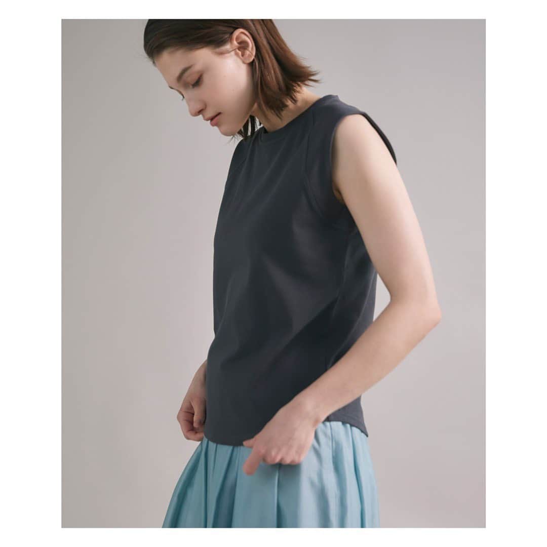 のインスタグラム：「2023 summer collection  tops no.71-32190021 ¥8,910     #superiorcloset #ined #23ss #summer #スーペリアクローゼット #イネド #夏 #新作 #夏服 #カットソー #ノースリーブ  #休日コーデ #カジュアル #大人カジュアル #キレイめコーデ」