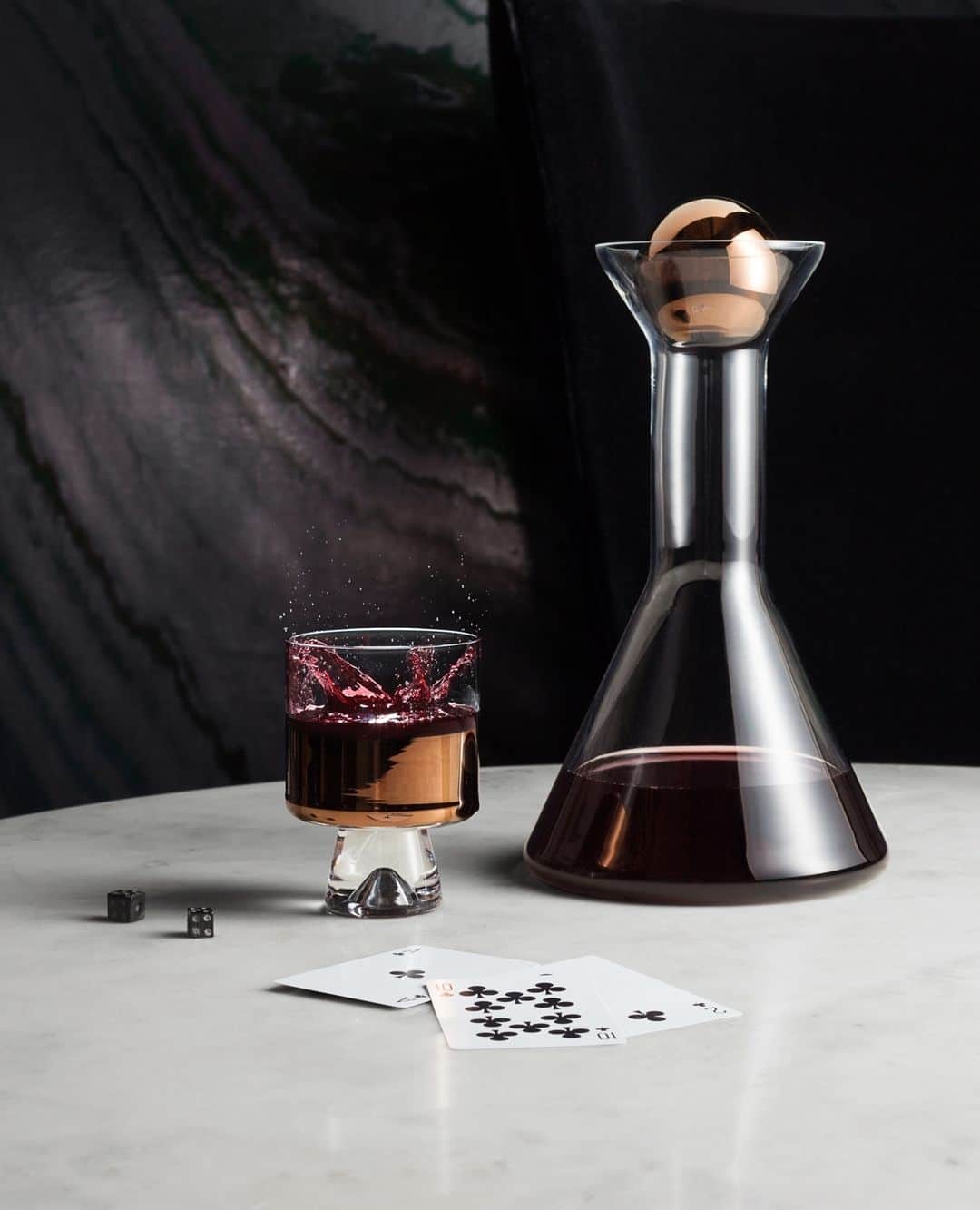 トム ディクソンのインスタグラム：「Our TANK glassware perfectly accentuating the tabletop architecture at @coaloffice」