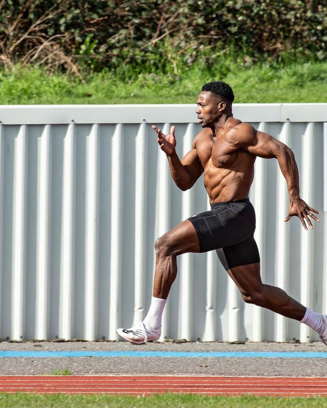 ハリー・アイキネス＝アリエティさんのインスタグラム写真 - (ハリー・アイキネス＝アリエティInstagram)「Back in full flow! Ready for a big week ahead! 💪🏾😤 - 📸 @venezolion  - #trackandfield #sprinter #olympian #explore」5月18日 20時15分 - aikines