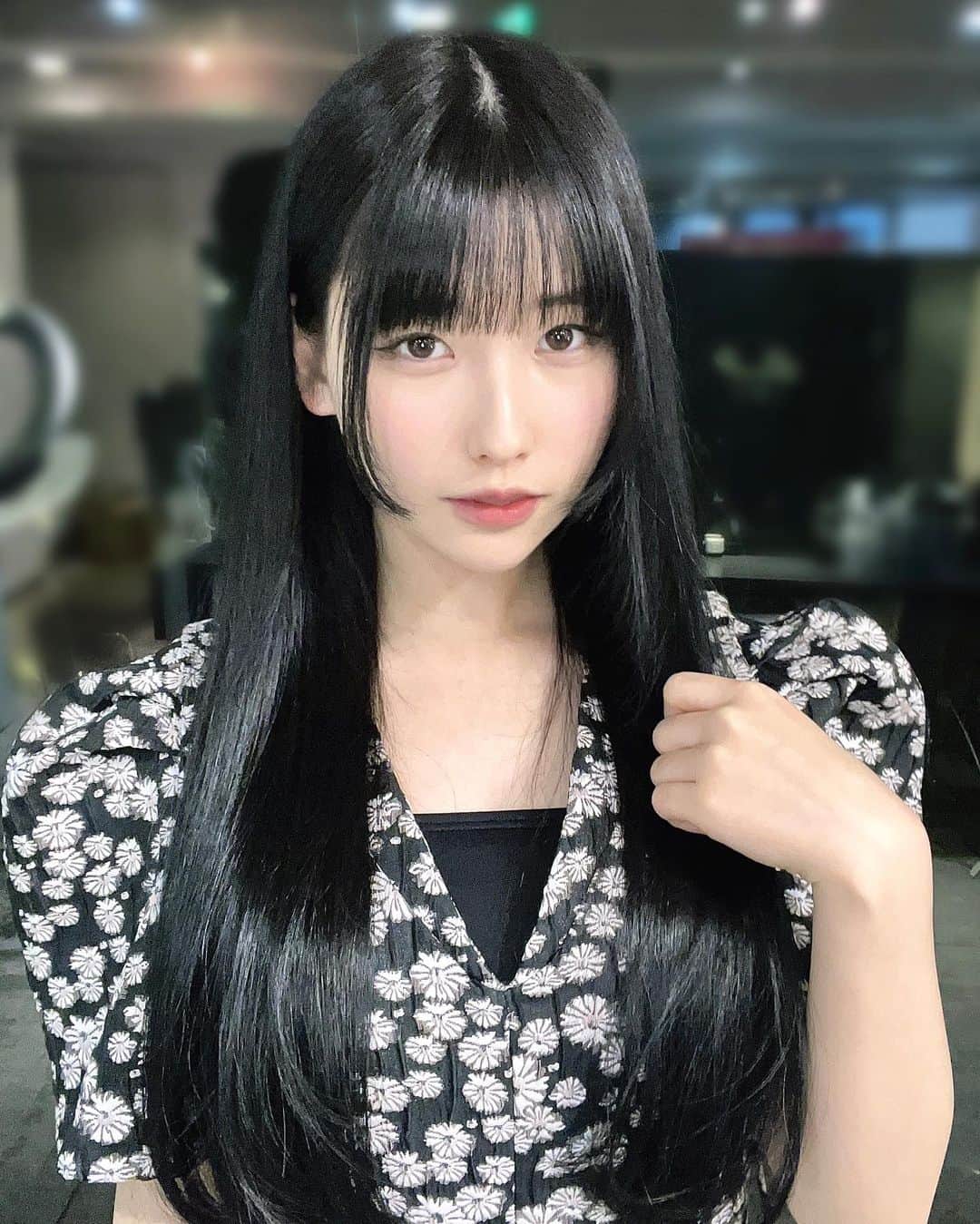 のインスタグラム：「一生黒髪ロング宣言🖤」