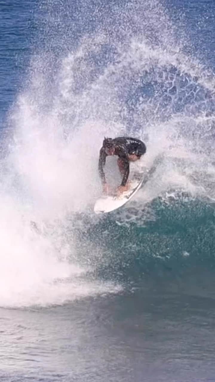 山中海輝のインスタグラム：「What do think where is the best left-hand waves in the world?  #Uluwatu」