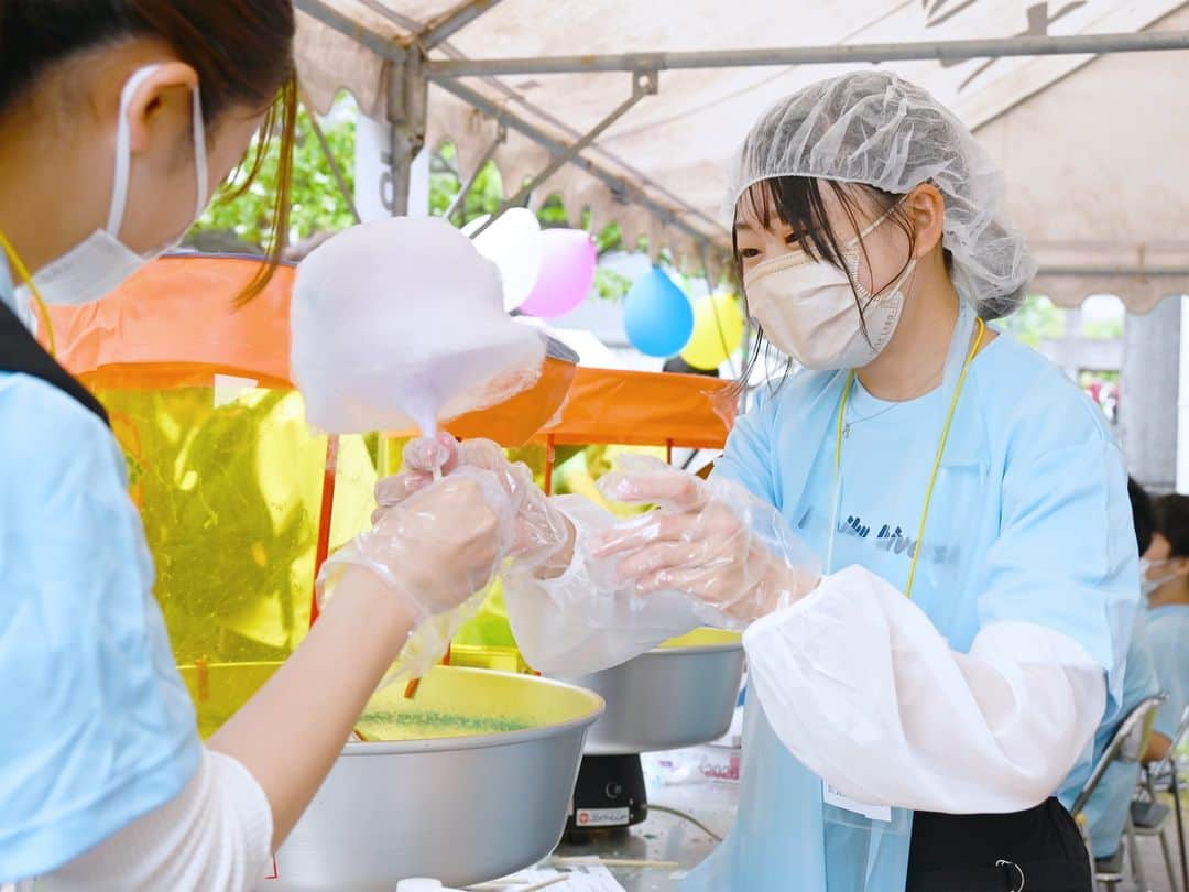 大阪教育大学さんのインスタグラム写真 - (大阪教育大学Instagram)「五月祭その2。  五月祭では新入生が屋台を出し、協力しながら運営することで親睦を深めます😊  #公式インスタグラム #国立大学 #大阪教育大学 #大教 #大教大 #OsakaKyoikuUniversity #OKU #人にまっすぐ。 #教員養成 #教育協働 #柏原キャンパス #大学祭 #学園祭 #五月祭 #新入生 #キャンパスライフ #模擬店 #屋台」5月18日 20時20分 - osakakyoikuuniv