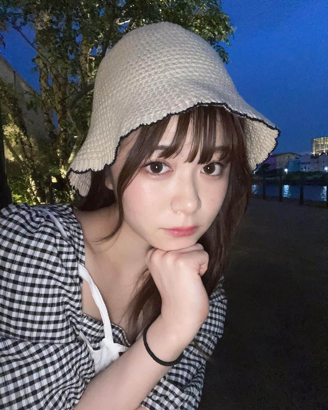 熊谷真里（まりくま）さんのインスタグラム写真 - (熊谷真里（まりくま）Instagram)「⁡  お仕事で神奈川に上陸したので 念願のみなとみらいにも行ってきました🌃🎵 ⁡ 夜景綺麗で1人でテンション上がってた‪^_−♡‬ ⁡ ⁡ ⁡ ⁡ ⁡ ⁡ ⁡ ⁡ ⁡ いつもいいね＆コメントありがとうございます🧸🎀 ⁡ ⁡ ⁡ ⁡ #まりくま #Popteen #pop #横浜 #横浜観光 #みなとみらい #みなとみらい夜景 #ぱっつん前髪 #ミディアムヘア #帽子アレンジ #帽子コーデ #instadaily #instamood」5月18日 20時26分 - maritsupe0208