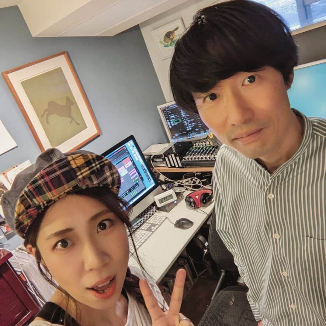 のインスタグラム：「こんのひよせさんの2nd Singleのプロデュースをしてます。僕好みのアートロック。2020年代なりの、いや、2030年代くらいのオルタナ感を出したい。そう思いながら1970年代をいちばん聴いている......。つまりは温故知新。 @hiyosekonno #こんのひよせ  こんのひよせ 1st Single  "Knockin on Your Door"  (Produced by 青木慶則) 配信中！ https://nex-tone.link/A00108654」
