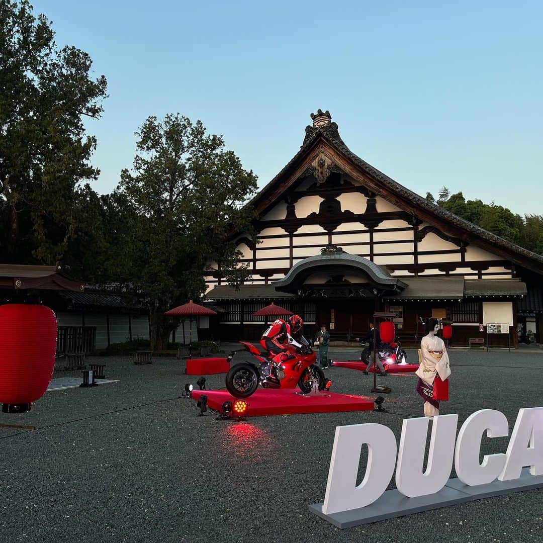 近藤沙良さんのインスタグラム写真 - (近藤沙良Instagram)「#DucatiBrandNight 🏍❤️  こんなにたくさんのバイクが並んでるの 初めて見て迫力凄かった〜⚡️！  #Ducati #ドゥカティ #京都 #pr」5月18日 20時46分 - saaara57