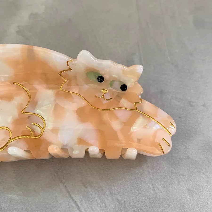 nocotoのインスタグラム：「ネコのヘアクリップが超カワイイ、Coucou Suzette（ククシュゼット）のコレクションが入荷しています！ 毛並みをアクリルの独特な質感で表現してあるの楽しいですよね。黒猫ちゃんも目の色が良くて、髪に着けてるとよく見たら黒猫じゃーん🐈‍⬛って言われそう😆  他にも楽しいコレクションがたくさん入ってますので、チェックしてね。  #ヘアクリップ #cat #catitem」