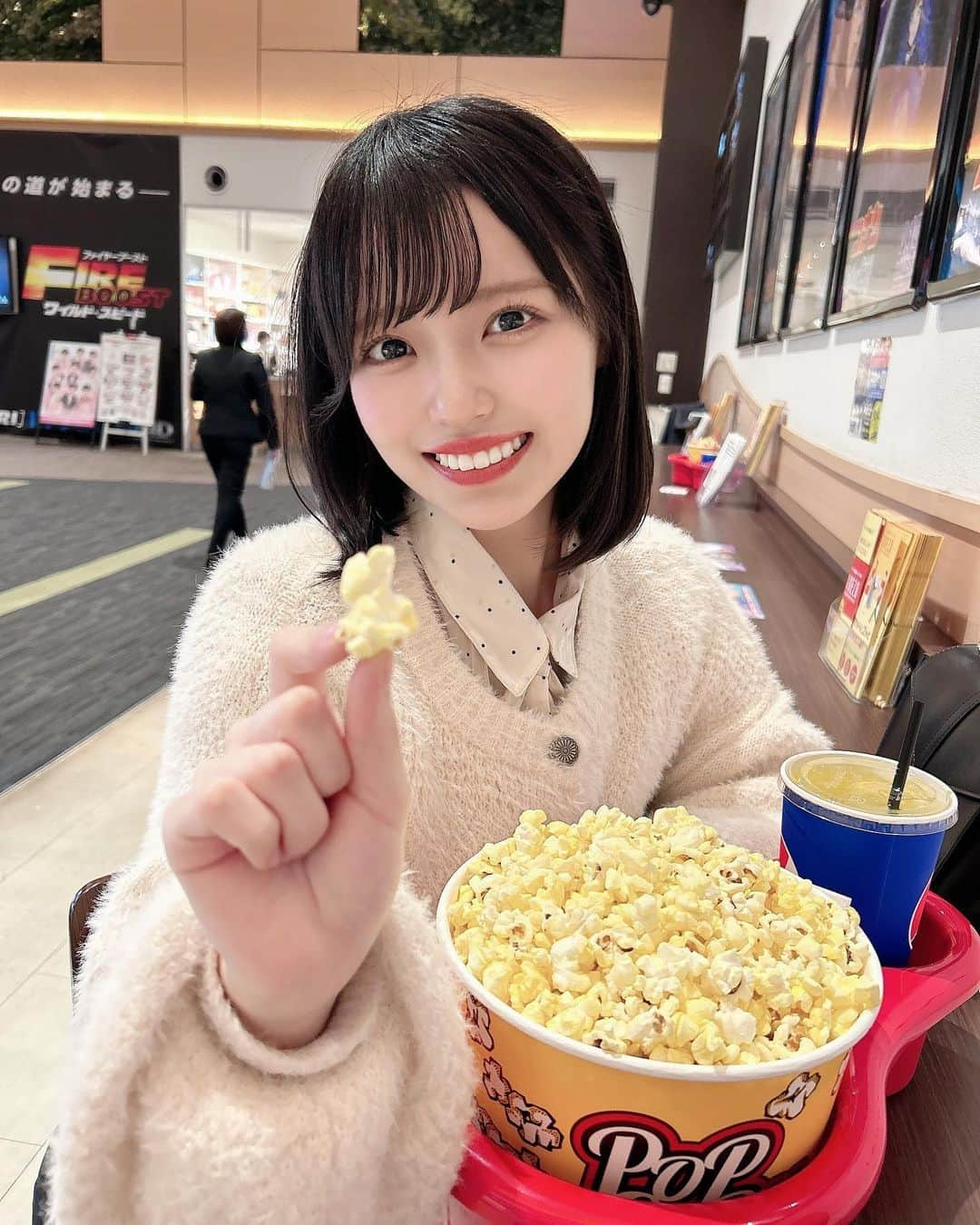 岩田陽菜さんのインスタグラム写真 - (岩田陽菜Instagram)「映画館にはポップコーンだよね🎶🍿  2人でたべよ~ ૮ ・ ༥ ・ა」5月18日 20時50分 - hina_naso_stu48