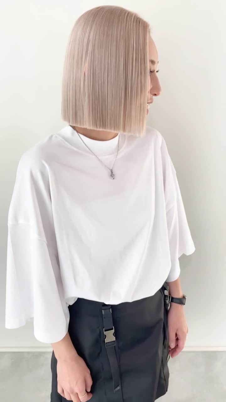 MORIZO カラースペシャリストのインスタグラム：「soft blond.. シルバーに寄らず、ベージュっぽすぎない程よいバランス 黄みを残しすぎず、削りすぎず.. 肌馴染みもよいのでこれからの季節オススメですよ☺︎」