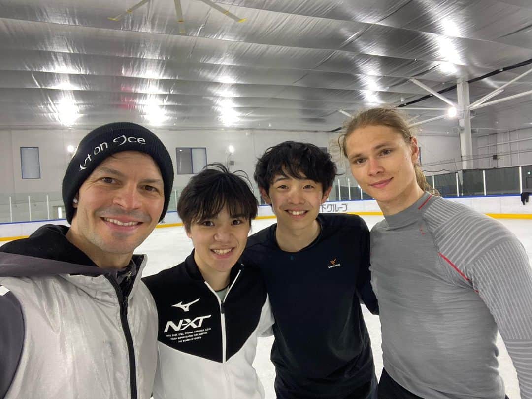 ステファン・ランビエールのインスタグラム：「Reunited ✨⭐️🌟💫」