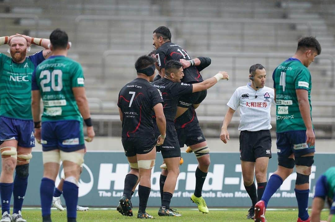 本村直樹さんのインスタグラム写真 - (本村直樹Instagram)「. ディビジョン1昇格決定！！ 目標を達成することができて最高でした！！ ここがまだスタートライン。 来シーズンもヒートらしく熱いプレーができるようにゆっくり休みます！ 今シーズン応援ありがとうございました！！  #rugby #japanrugbyleagueone  #ラグビー #リーグワン #MieHondaHEAT #三重ホンダヒート #11 #ourRACE」5月18日 20時56分 - n.motomura