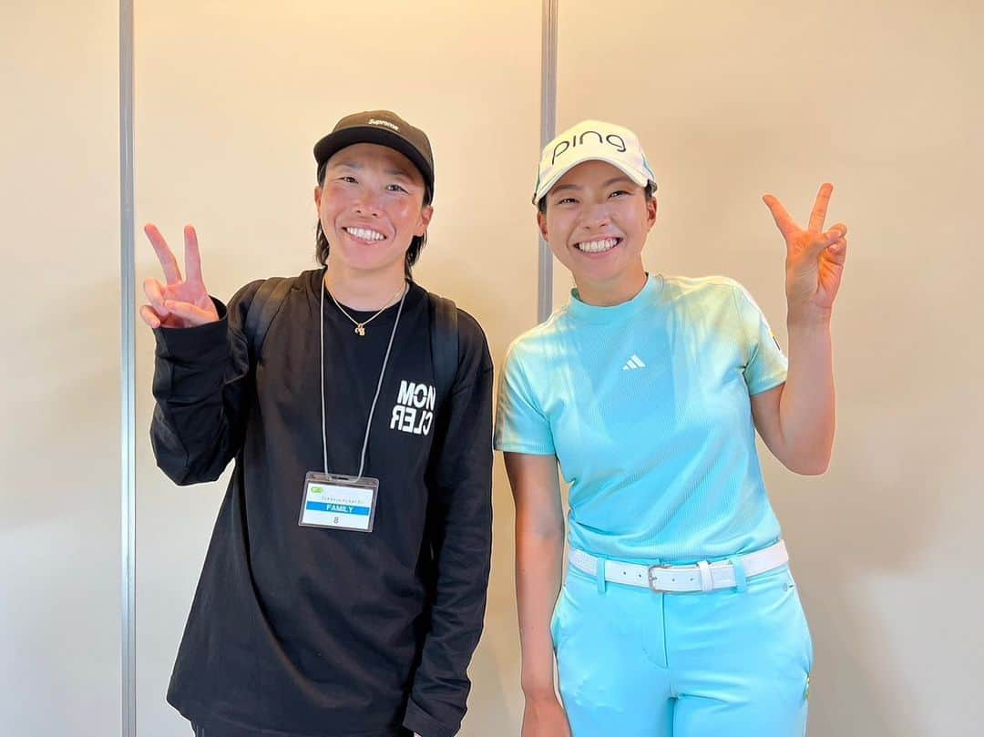 山田恵里のインスタグラム：「⛳️ブリヂストンレディスオープン⛳️ に行かせていただきました！ 初めてのゴルフ観戦でしたが、 ゴルフの深さを凄く感じました。 動いているボール🥎止まっているボール⛳️大歓声、静寂。 その場でしか味わうことの出来ない空気感。 心が動かされ、勉強になりました。 @pinacoooon  @pinacoooon_manager  ありがとうございました☺️🫶」