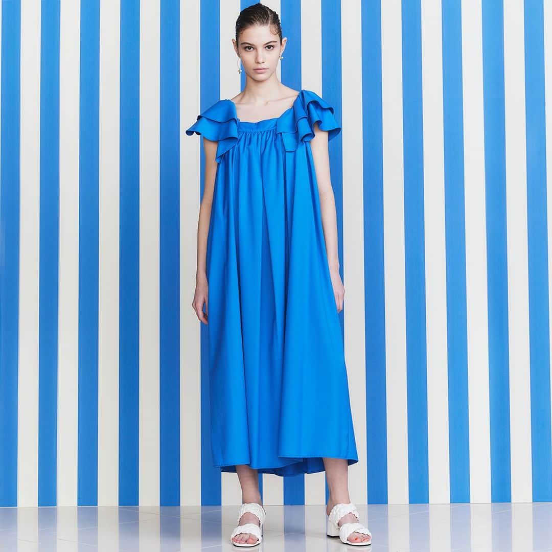 Double Standard Clothingのインスタグラム：「. NEW ARRIVAL 2023 SUMMER COLLECTION . [DRESS] Sov. / フレアスリーブボリュームワンピース price. 39,600円(税込) color. コバルトブルー / カーキ size. 36 / 38 . ------------------------------------------ #doublestandardclothing #tokyo #DSC #sov #nightstore #fashion #ootd #2023summer」
