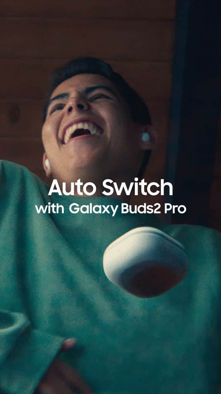 Samsung Mobileのインスタグラム：「Now you can rock out to your favorite video and answer calls at the same time. Auto Switch on #GalaxyBuds2Pro makes it easier than ever before to change audio sources between #NeoQLED8K and #GalaxyS23 Plus. All it takes is a simple tap.  Learn more: samsung.com」