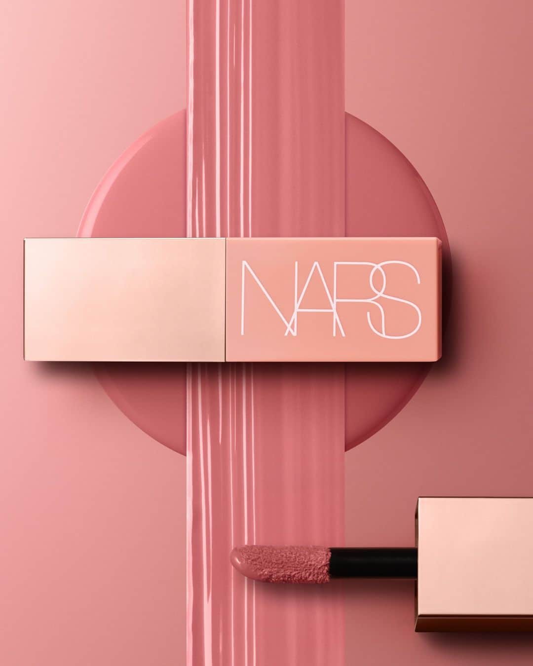 NARSさんのインスタグラム写真 - (NARSInstagram)「What’s more perfect than mauve pink? Swipe on Afterglow Liquid Blush in shade Behave for a radiant rush of hydrating color with a luminous finish.」5月18日 21時00分 - narsissist