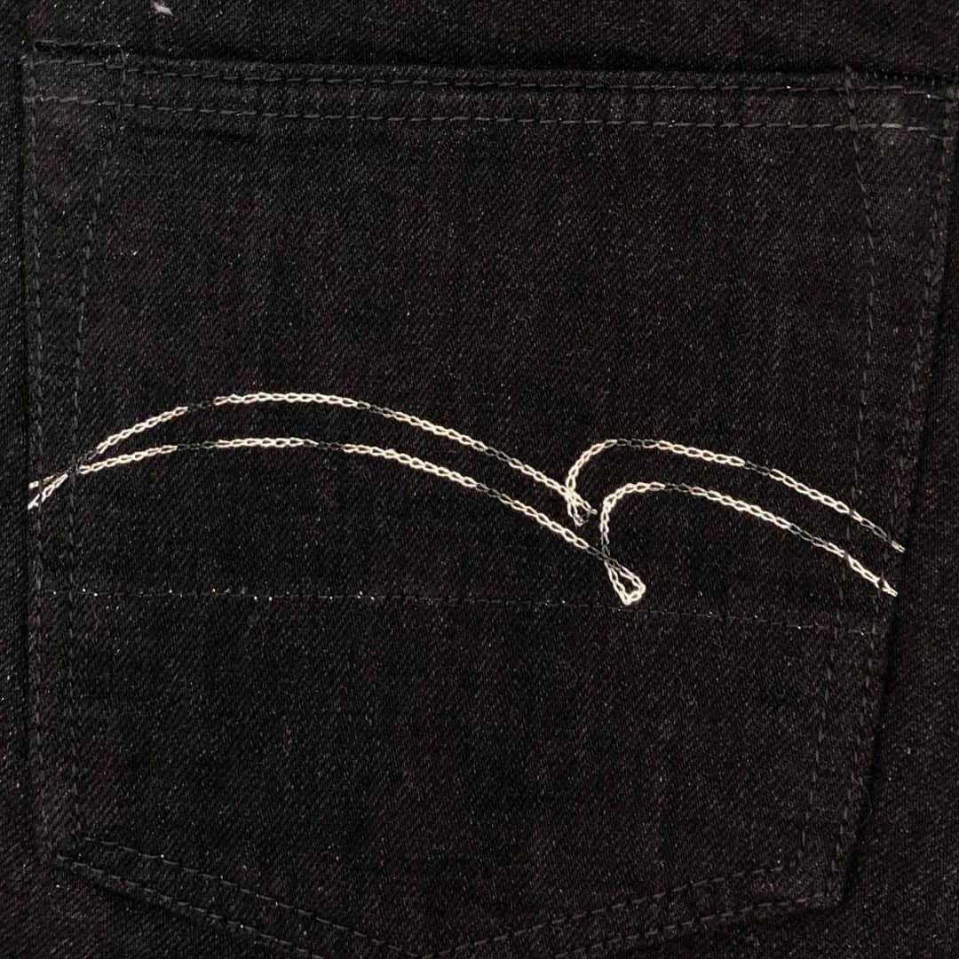 Denimioのインスタグラム：「Chainstich arcs are cool but if you get the thread tip-dyed in sulfur, you get something truly special. One more day!!!  #Denimio #denim #denimhead #denimfreak #denimlovers #jeans #selvedge #selvage #selvedgedenim #japanesedenim #rawdenim #denimcollector #worndenim #fadeddenim #menswear #mensfashion #rawfie #denimporn #denimaddict #betterwithwear #wabisabi」