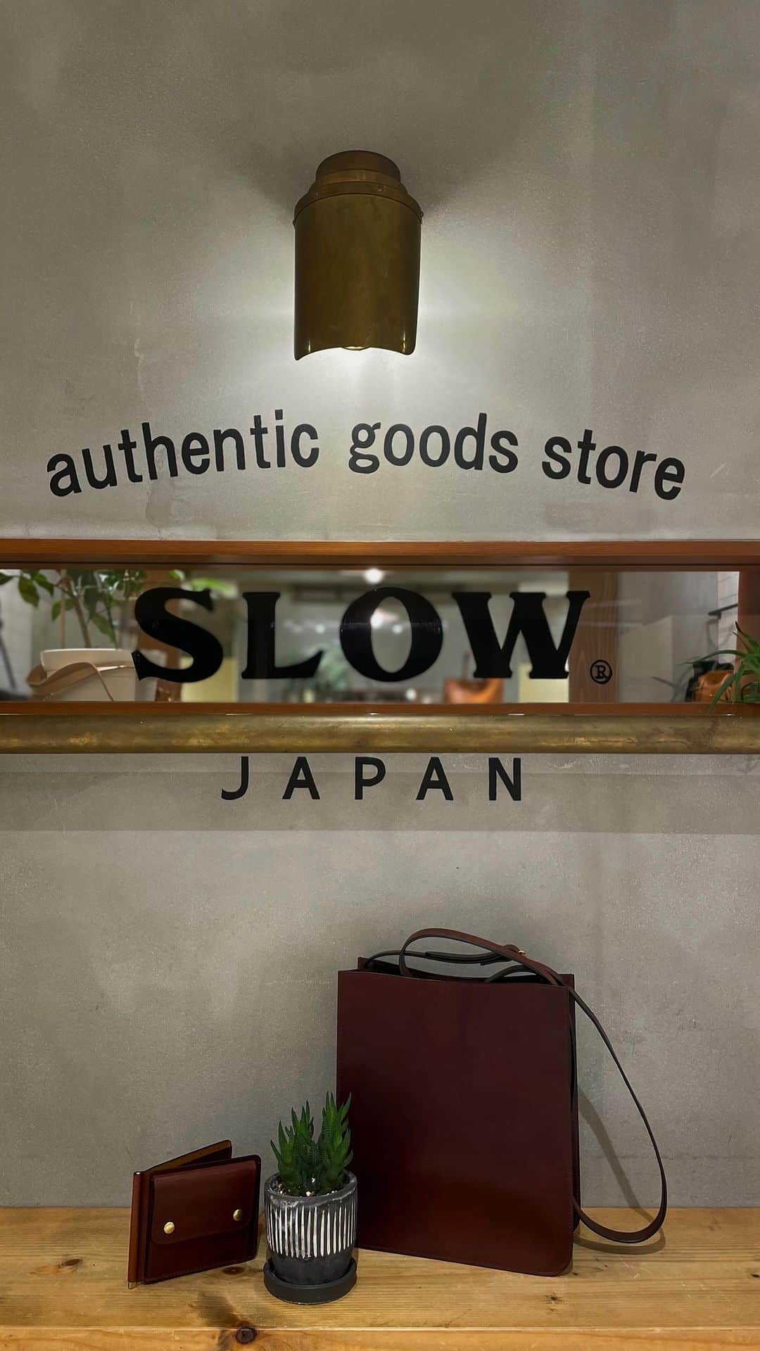 スロウのインスタグラム：「本日はSLOW新宿店から  HERBIEシリーズ  をご紹介致します  @slow2008 @slowauthenticgoodsstore  #slowandco #slow2008 #slowbag #military #jiyugaoka #kyotobag #osakabag #shinjukubag #militalybag #militalyfashion #sandals #leathersandals」