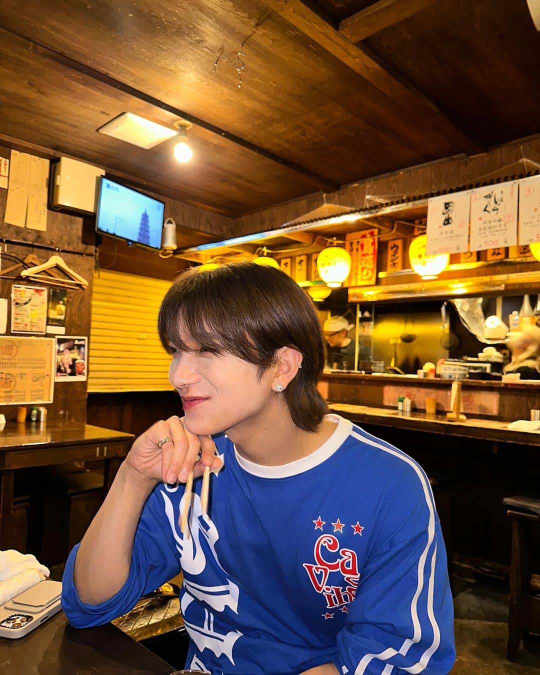 ジョシュアのインスタグラム：「너무 맛있다 💙 오이시이 !!」