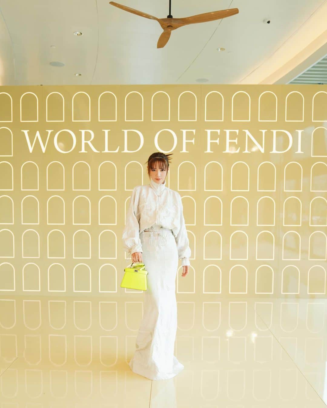 Elva Niさんのインスタグラム写真 - (Elva NiInstagram)「World of FENDI香港站 展現FENDI的巧手造詣及優雅格調 引領顧客沉醉於一趟夢幻之旅 特別一提是大家可以在現場隨喜好 在手袋或者外套上自訂不同FF標誌、Karligraphy標誌或其他品牌經典圖案 打造屬於自己的個人風格 Thanks for having me!❤️  @Fendi #Fendi #FendiCouture hair @easfu」5月18日 21時20分 - misselvani