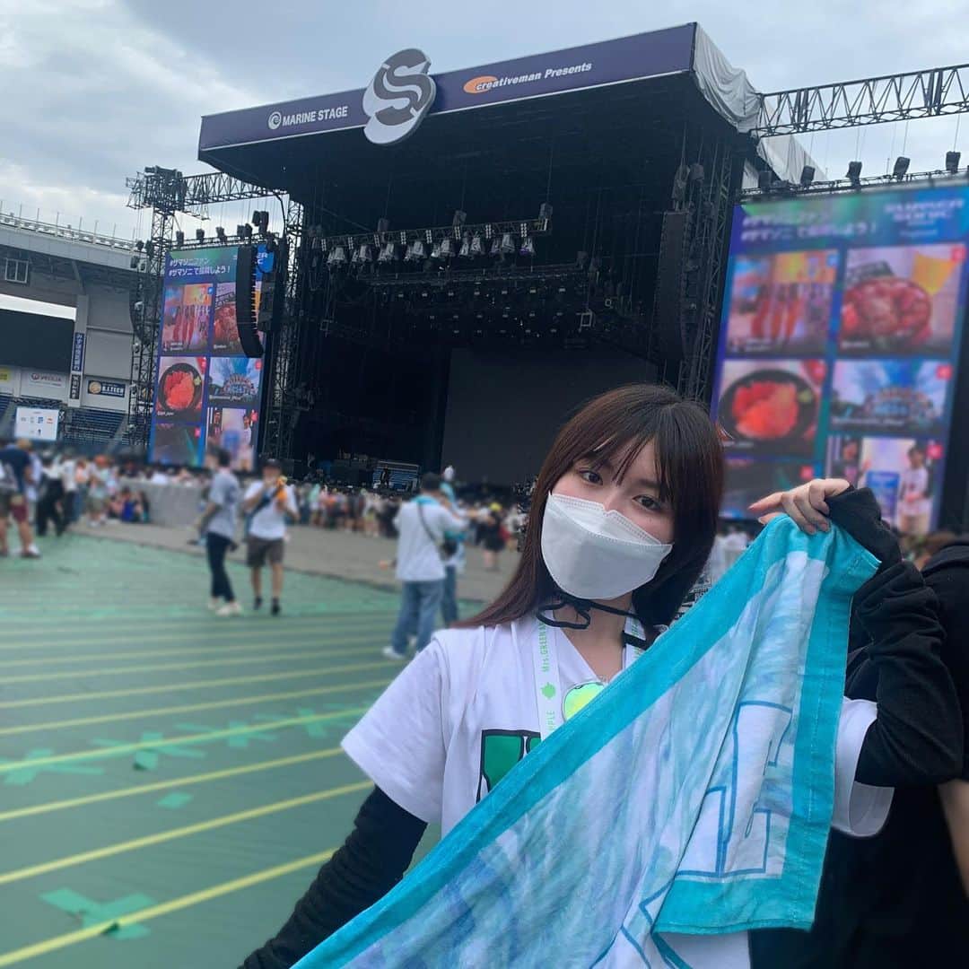 小林星蘭のインスタグラム：「今日もう夏なんじゃないかってぐらい暑かったから ここぞとばかりに！載せるタイミングを失っていた 去年の夏に行ったサマソニの写真を投稿します🌞 人生初フェスでした🔥🔥アツかったな🔥  #summersonic  #summersonic2022   #サマソニ  #時差スタグラム」