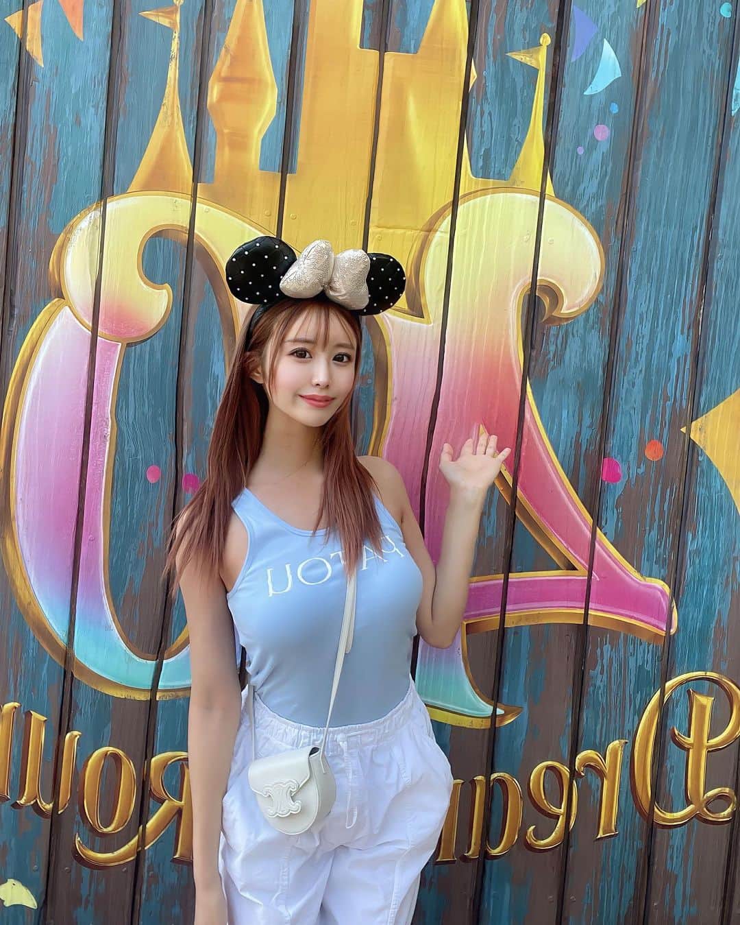 miuchinのインスタグラム：「7年ぶりくらいのディズニーシー🐭 ㅤㅤㅤㅤㅤㅤㅤㅤㅤㅤㅤㅤㅤㅤㅤㅤㅤㅤㅤㅤㅤㅤㅤㅤㅤㅤ　ㅤㅤㅤㅤㅤㅤㅤㅤㅤㅤㅤㅤㅤ #ディズニーシー #disneysea #ディズニー #ディズニーコーデ #ディズニー40周年 #instagood #instalike #instadaily #instagram #mickeymouse」