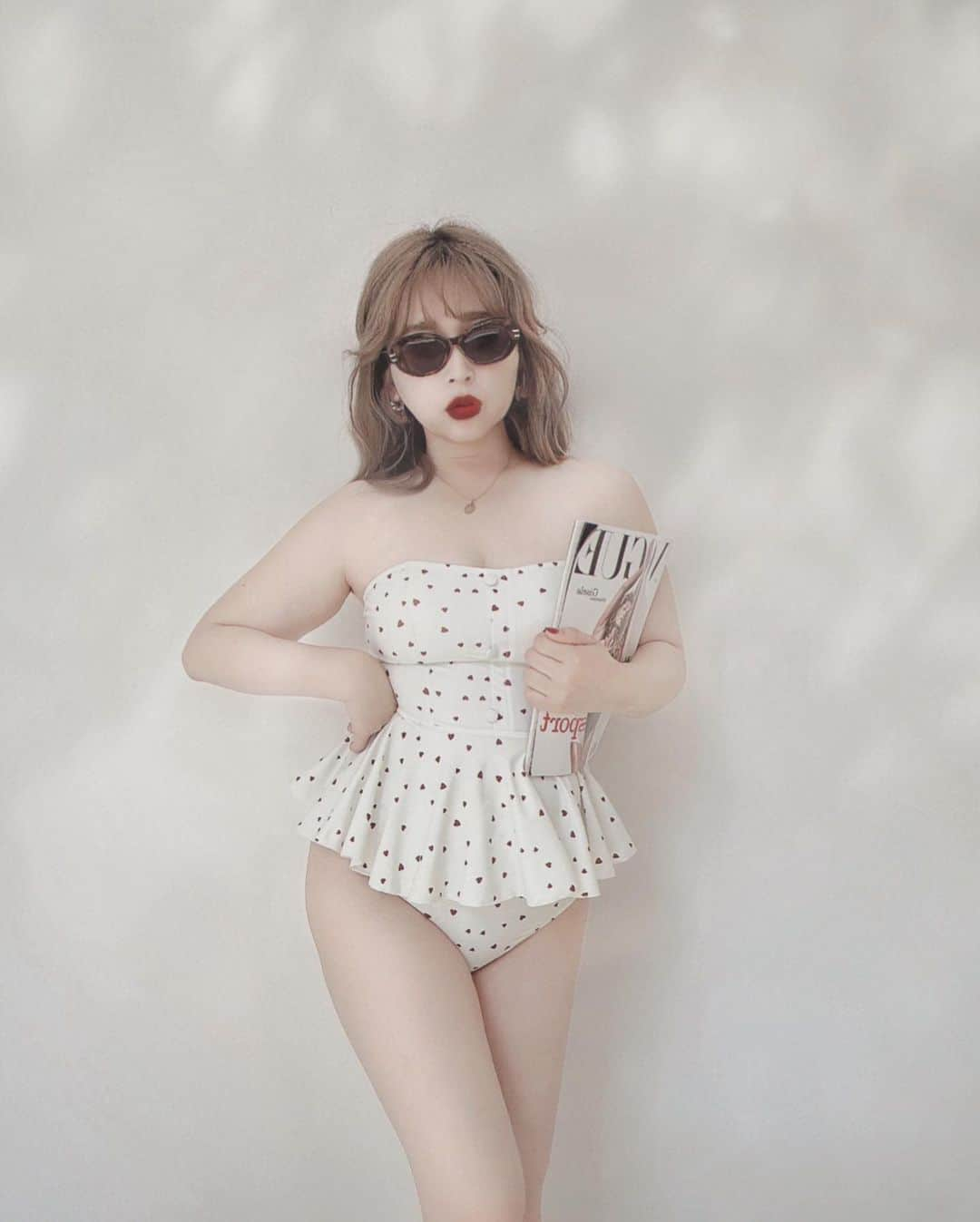 puinpiさんのインスタグラム写真 - (puinpiInstagram)「swim suit...♡  オトナが着るハート柄の水着を つくりました♡  柄や型がキュートなので、 セクシーさがなくならないよう脚長に見えるライン、 ペプラムだけどウエストラインも見えるようにしているのがこだわりです♡  （これはモデルさんの写真みてもらえると♡）  セパレートなので身長も気にせず、 後ろがレースアップで締めれるので 桃さんも、ヘルシーさんにも寄り添える水着かと思います🦦🫶🏻  思いっきり遊べるように、調整できる肩紐も両サイドに付属♡  上質で、撥水性も高く、旅先でも早く乾きやすいかと思います♡！  水着作るの3年ぶりで モデルさんの撮影中に私何回も泣きそうになった…笑、、  水着のかわいいショートムービーを撮ったので、 @puishop.official でチェックしてね♡  #Pui#Puishop #水着#プールサイド#プールコーデ  #女子旅#ハート#プイ#ヘアスタイル#ミルクティーベージュ#赤リップ」5月18日 21時21分 - puinpi