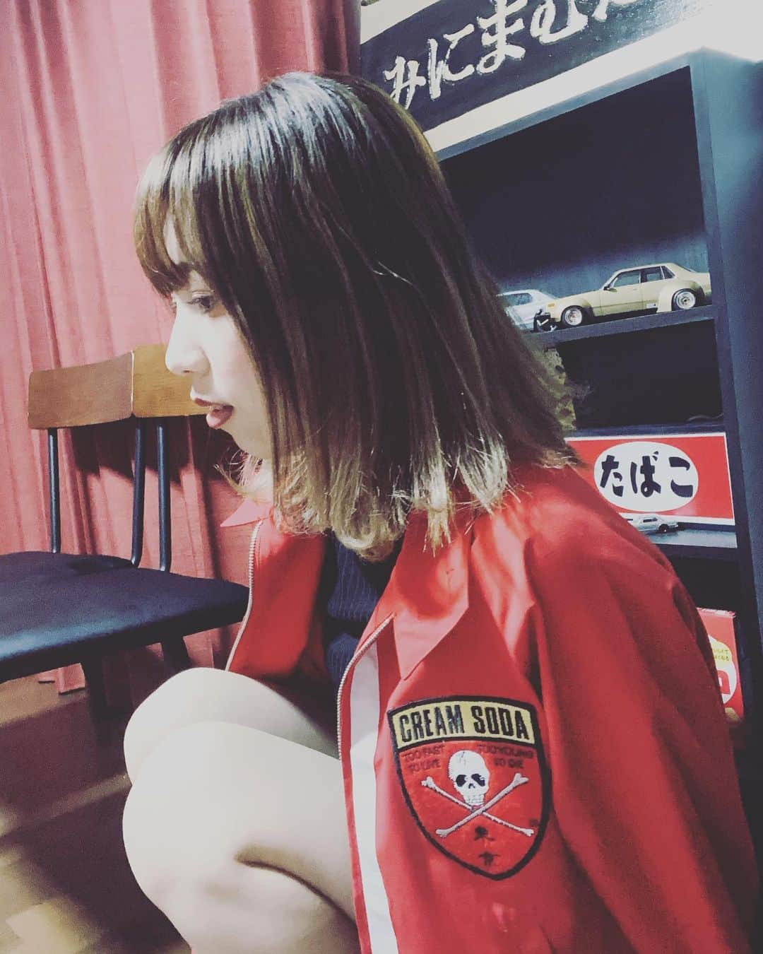 よもぎのインスタグラム：「写真整理してたら出てきたエモい写真ぽちぽち晒しましょ 昭和部屋は良きだった  #昭和好きな平成生まれ  #昭和好きな人と繋がりたい  #昭和レトロ #creamsoda  #旧車バイク #80年代」