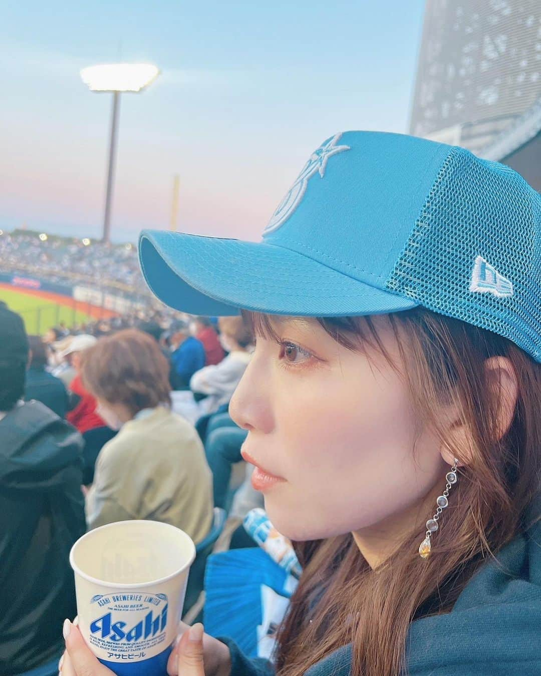 瀬村奈月のインスタグラム：「.【2023シーズン】⚾️🍻🍻 5/9 新潟参戦。 試合結果は忘れた〜🥳🥳🥳 なんだったっけ？？？？ 試合結果よりも、 ずっと行ってみたかった 新潟で色んなファンの方に会えて 一緒に応援できたことが 嬉しかった( •̤ᴗ•̤ )♡  新潟の最高な酒と食を堪能したのですが、 それはまた今度紹介しま〜す！ . #横浜頂戦 #baystars #baystars好きな人と繋がりたい #2023シーズン #hardoffecoスタジアム新潟  #新潟 #食べるの好きな人と繋がりたい #ビール好きな人と繋がりたい」