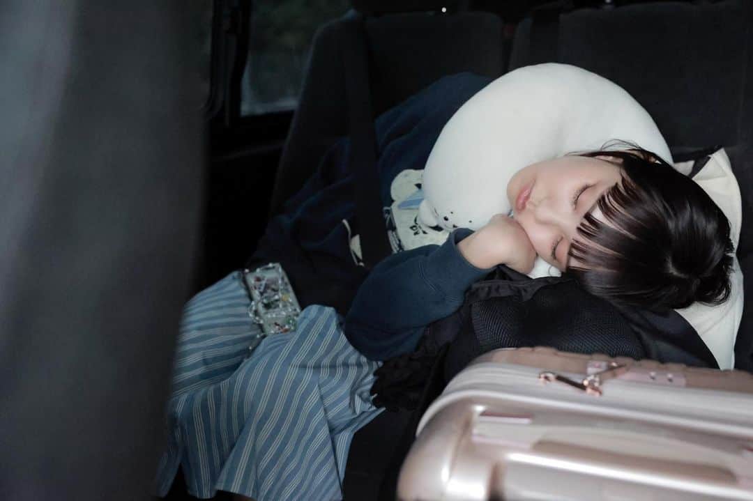 幹葉（スピラ・スピカ）のインスタグラム：「😪😴💤  #ぎゅっとずっとツアー は一旦おやすみ🐑 今週末は地元徳島へ！！  5/20(土)あすたむらんど徳島で開催される 「2023四国放送まつり」に出演します🎤  テレビ公開生放送＆ライブ♪ 入場無料やけん気軽に遊びに来てきて〜🥳🎉  ツアー後半戦は大阪から始まるよっ あっという間にもう残り5公演🥹 チケット発売中です！ぜひに！！！  🚙2023/06/02(金) 大阪 Music Club JANUS  🚙2023/06/10(土) 徳島 GRINDHOUSE  🚙2023/06/11(日) 広島 Live Juke  🚙2023/06/18(日) 静岡 浜松窓枠  🚙2023/06/25(日) 福岡 ROOMS」