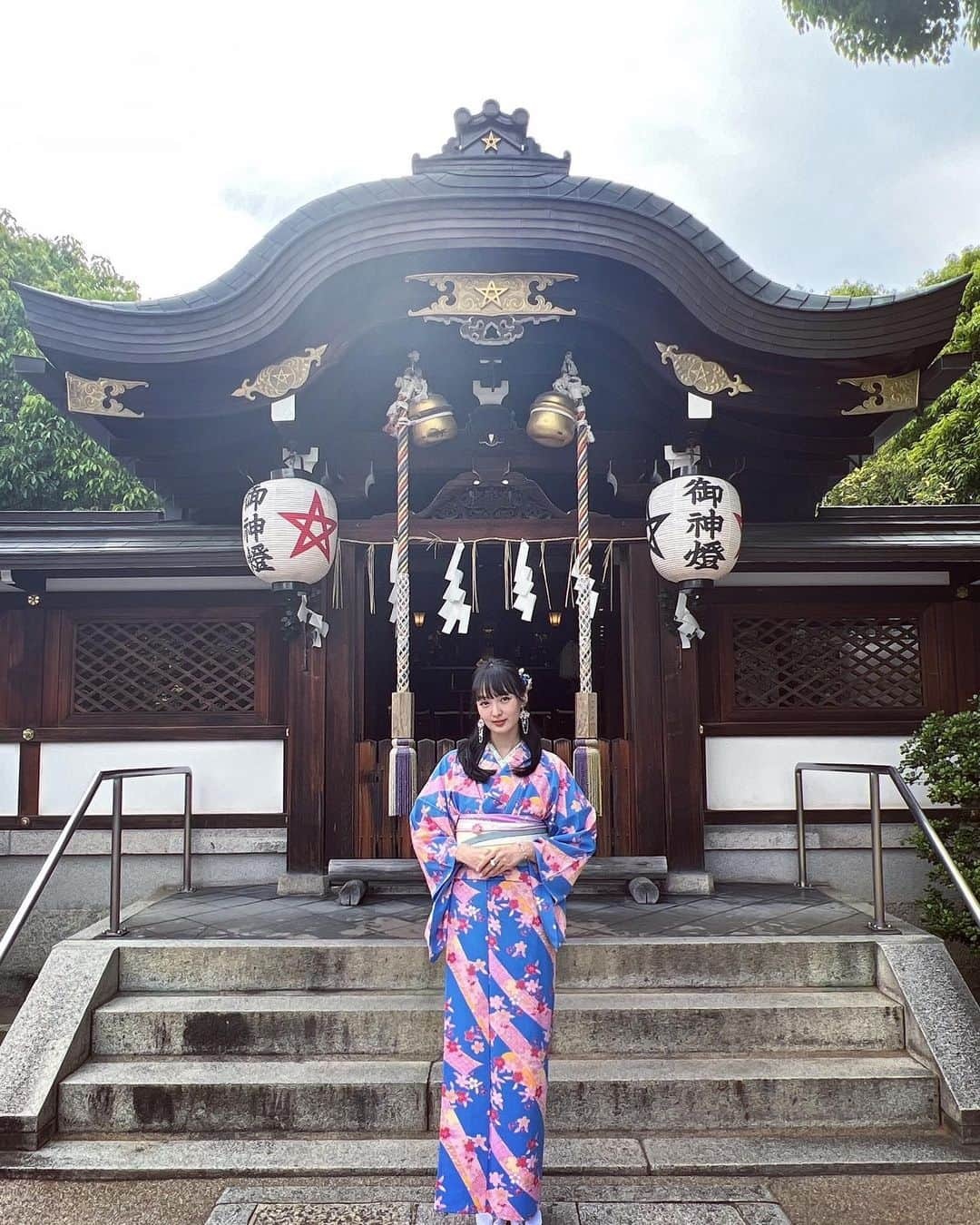 道江幸子さんのインスタグラム写真 - (道江幸子Instagram)「1日目に行った晴明神社⛩️八坂神社 どちらも素敵な神社でした✨ ⁡ 着物は、レンタル着物岡本さんの青いお着物にしました。 ⁡ ⁡ ⁡ ⁡ ⁡ ⁡ #日本 #京都 #晴明神社 #八坂神社 #着物 #撮影 #1年前の今日シリーズ」5月18日 21時40分 - sachiko_michie