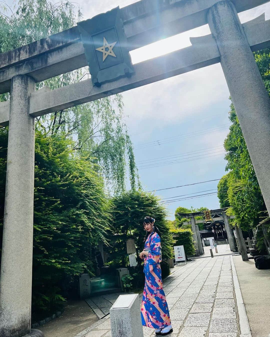 道江幸子さんのインスタグラム写真 - (道江幸子Instagram)「1日目に行った晴明神社⛩️八坂神社 どちらも素敵な神社でした✨ ⁡ 着物は、レンタル着物岡本さんの青いお着物にしました。 ⁡ ⁡ ⁡ ⁡ ⁡ ⁡ #日本 #京都 #晴明神社 #八坂神社 #着物 #撮影 #1年前の今日シリーズ」5月18日 21時40分 - sachiko_michie