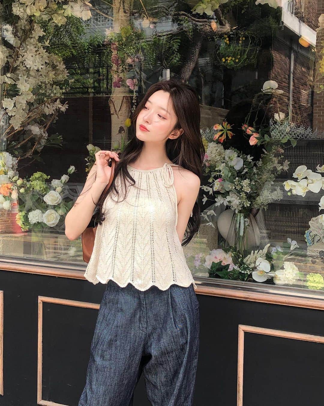 キム・ナヒのインスタグラム：「길 걷다 만난 꽃집이 너무 예쁘고..❀」