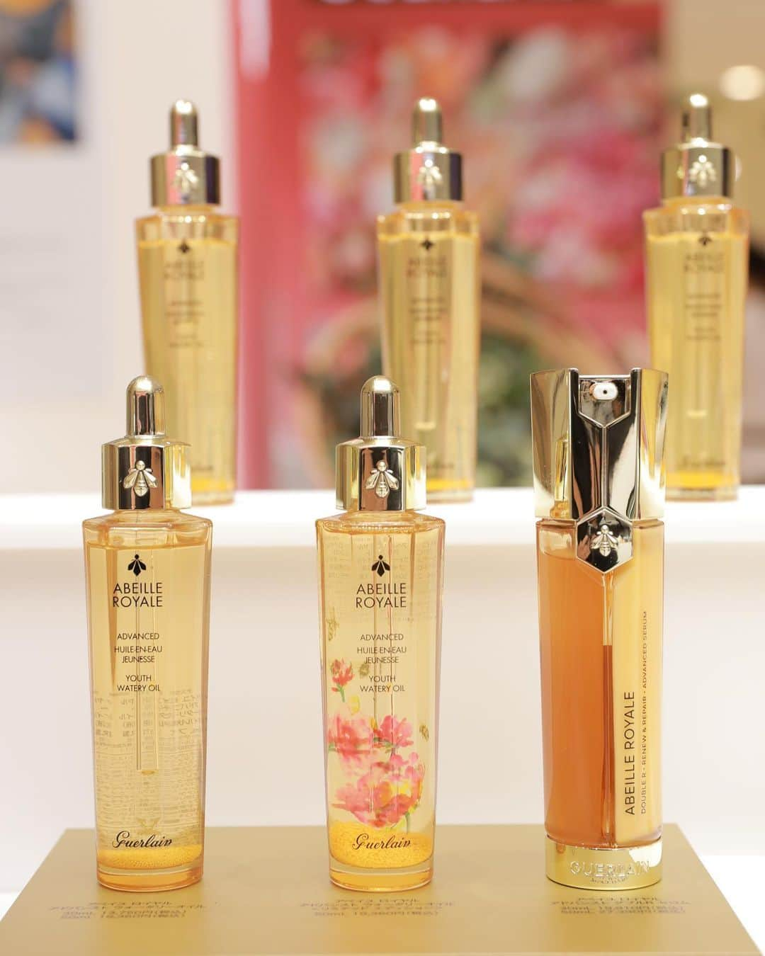 横田ひかるさんのインスタグラム写真 - (横田ひかるInstagram)「GUERLAIN 🍯🌷  2023年の「世界ミツバチの日」を祝し、人気美容液「アベイユ ロイヤル アドバンスト ウォータリー オイル」限定パッケージもとても可愛かったです。日本に馴染み深い素材のゆずの香りの香水「アクア アレゴリア フォルテ ウード ユズ」が世界先行発売になりました。ウッドの香りもして落ち着きのある香りが好みでした~  "ゲラン ビー ガーデン" 5/17-23  伊勢丹新宿店本館1階ザ・ステージ  @guerlain   #ゲラン #アベイユロイヤル #アクアアレゴリア #世界ミツバチの日 #pr」5月18日 21時50分 - _rncn950805