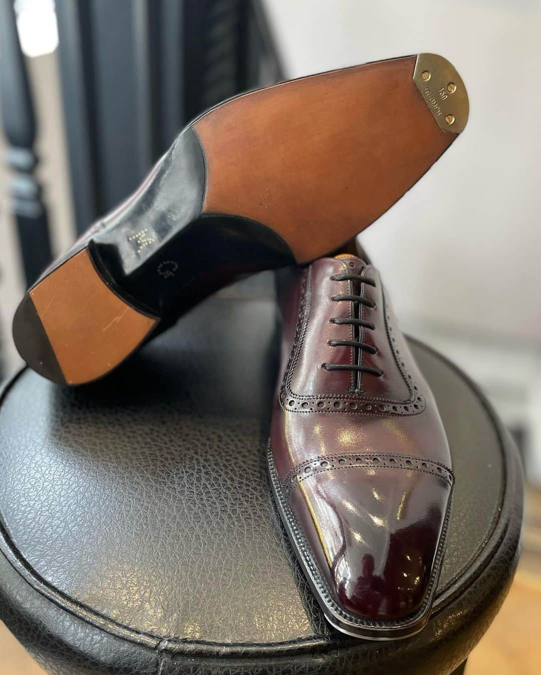 ガジアーノ&ガーリングさんのインスタグラム写真 - (ガジアーノ&ガーリングInstagram)「A lovely pair of Optimum MTO🍷  Model: St James I Leather: Vintage Rioja Last: MH71  Final 2 weeks to take advantage of no MTO Fee on the St James 1/2 models via MtO or Optimum.  what’s your ideal St James model?  #gazianogirling #ggstjamesii #ggoptimum #madeinengland #ggmh71  #mensshoes」5月18日 21時57分 - gazianogirling