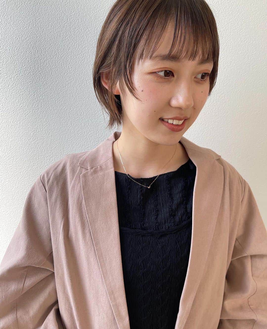 sakincho1028のインスタグラム：「ボブからショートに。 かわいかったな♡  #sakinchohair #hairarrange#hair#arrange#hairset#ヘアアレンジ#アレンジ#ヘアセット#豊橋#美容室#豊橋美容室#ショート#ショートヘア#ハイライト」