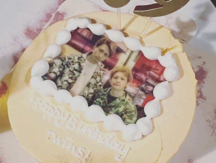 伊崎右典さんのインスタグラム写真 (伊崎右典Instagram)「今年も1つ歳をとりました。 央登Happybirthday!!! 両親