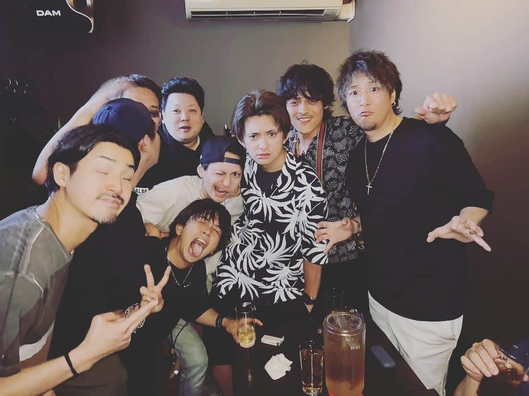 伊崎右典さんのインスタグラム写真 - (伊崎右典Instagram)「今年も1つ歳をとりました。 央登Happybirthday!!! 両親、友達、皆様に感謝！ #伊崎兄弟  #伊崎右典  #伊崎央登」5月18日 22時04分 - yusuketti