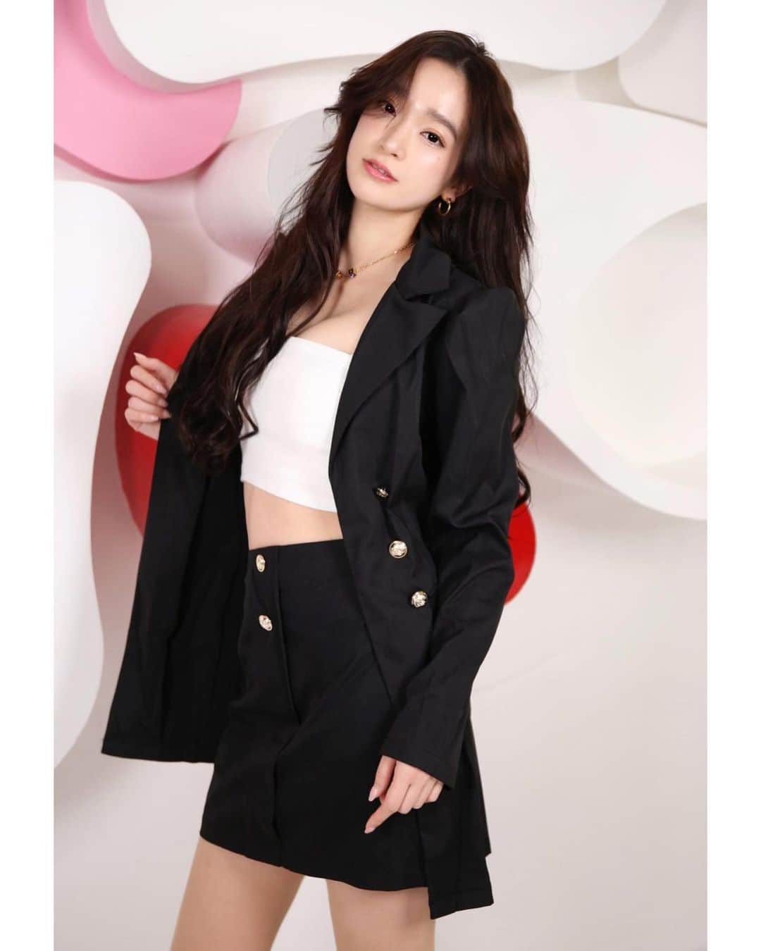 太田麻美のインスタグラム：「📸  set up @shein_japan  #fashion #shein #shooting #portrait」