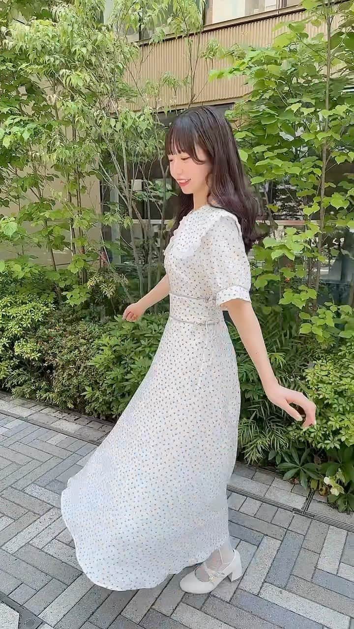畑美紗起のインスタグラム：「ついにあした5/19(金)から ラフォーレ原宿店・HEPFIVE大阪店 にて販売開始いたします🫶🏻🌸  どきどき〜∩^ω^∩  みなさんぜひゲットしてください💞  #evelyn #畑美紗起」