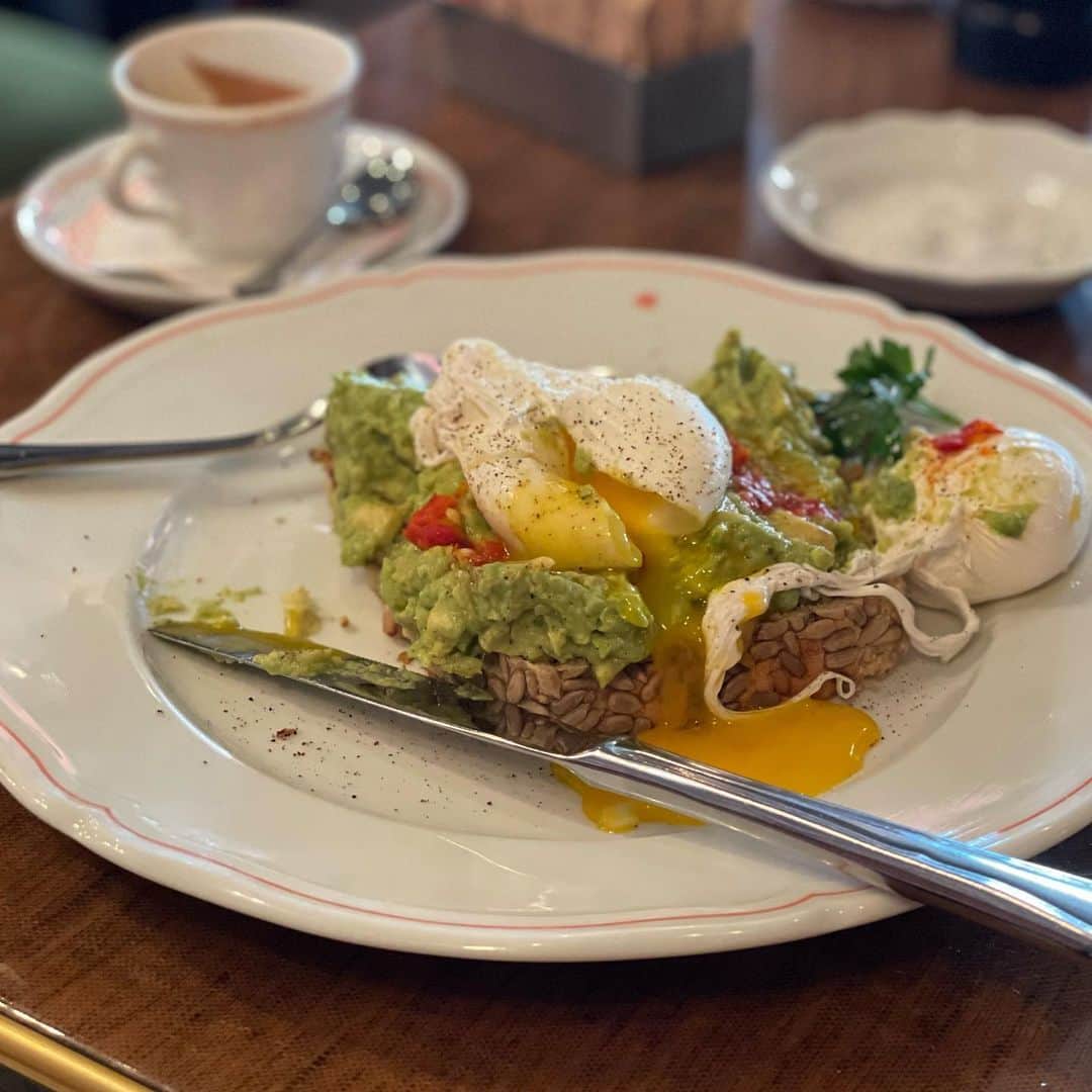 桐島かれんのインスタグラム：「今朝食べたアボカドトースト。 美味しかった！  #nyc#santambroeussoho」