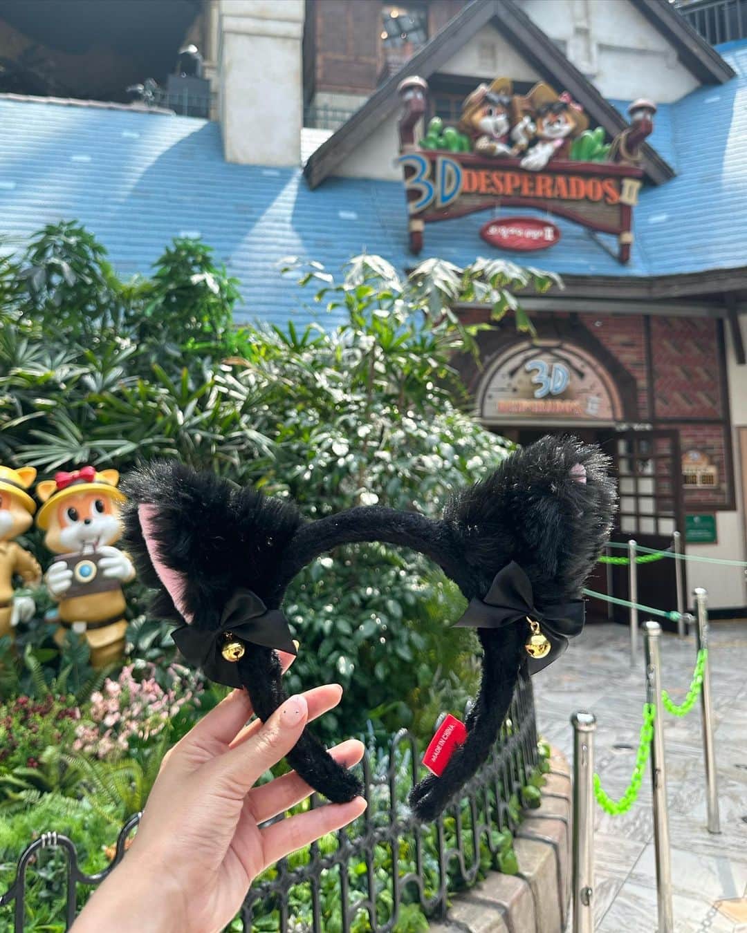 計良日向子（ひなひ）さんのインスタグラム写真 - (計良日向子（ひなひ）Instagram)「. ロッテワールドのフードは キャラ物が多くて全部可愛い🍭💞 . . . 私はわたあめを買ってみたー🤍🤍 めちゃくちゃ可愛くない？💞 フード充実してるの最高すぎる！ . . . 韓国前にネイルは新しくしたよ💅♡ 春ぽくて可愛い💕 @raviy_mai さんありがとうございます🤍 @raviy31 . . . . 👗ワンピース　@mercuryduo_com . 👜バッグ　@uniqlo_jp . . . . #韓国旅行 #韓国コーデ #渡韓 #ロッテワールド #パークフード #カチューシャコーデ #mercuryduo #マーキュリーデュオ #ひなひネイル #韓国ネイル #中華ネイル」5月18日 22時28分 - kerahinako1105