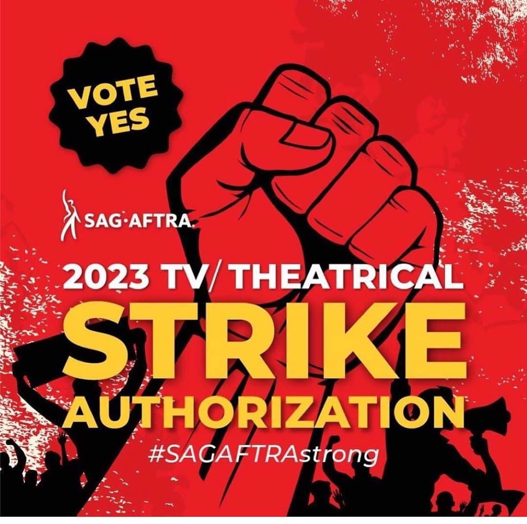 アリソン・ピルのインスタグラム：「Gosh I’m grateful to be a member of a union.  Imagine me by myself saying ‘I won’t work without fair compensation and just plain respect for the work I do.’ You know how much the AMPTP would listen?  Not at all.  I just…wouldn’t work ever again. That’s why our collective bargaining power is the thing that protects labour.  Because we support the @wgaeast and @wgawest and @directorsguild , we all get to use the power of the stuff we make to improve conditions for everyone.  So please, vote yes on the strike authorization and send a strong message that we stand with our sibling unions and our fellow @sagaftra members.」