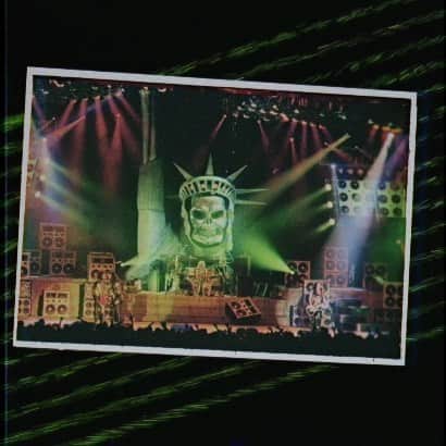 KISSのインスタグラム：「We are celebrating ALIVE III's 30th anniversary with two special vinyl editions of the album! The Deluxe anniversary edition is limited to just 500 units worldwide and is pressed as two picture discs with a die-cut cover. The Premium anniversary edition is limited to 2500 units worldwide and is pressed on yellow and orange pyro vinyl. Both versions feature newly designed picture sleeves with unreleased photos from the Revenge Tour!  Pre-Order Now at kiss.lnk.to/AliveIII .」