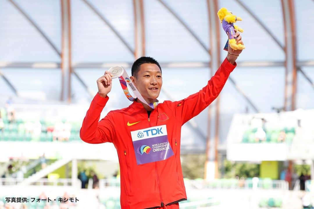 日本陸上競技連盟さんのインスタグラム写真 - (日本陸上競技連盟Instagram)「#セイコーGGP 大会3️⃣日前🙌  /／ #世界体感 できる選手紹介🚀 \＼  男子走幅跳 王嘉男🇨🇳  今大会の目玉の一人であり、昨年のオレゴン世界陸上で遂に念願の金メダルを獲得した現世界王者。2018年にマークした8m47は中国のナショナルレコード。  ジュニア時代は十種競技の選手だったが、その後、走幅跳専門に転向すると、2013年のアジア陸上競技選手権大会の男子走幅跳で金メダルを獲得し、頭角を表す。  以降、母国開催となった2015年の北京世界陸上男子走幅跳で銅メダルを獲得し、世界トップクラスのロングジャンパーの仲間入りを果たすと、昨夏の世界陸上では決勝で8m36を跳んで、世界陸上ではアジア勢初となる金メダルに輝いた。  元記事はこちら✅ https://goldengrandprix-japan.com/2023/news/article/17897/  前日会見ライブ配信実施📺 https://www.youtube.com/watch?v=oJdx1Hy8pOg  情報提供：平床大輔  #世界体感 #ContinentalTourGold」5月18日 22時36分 - jaaf_official