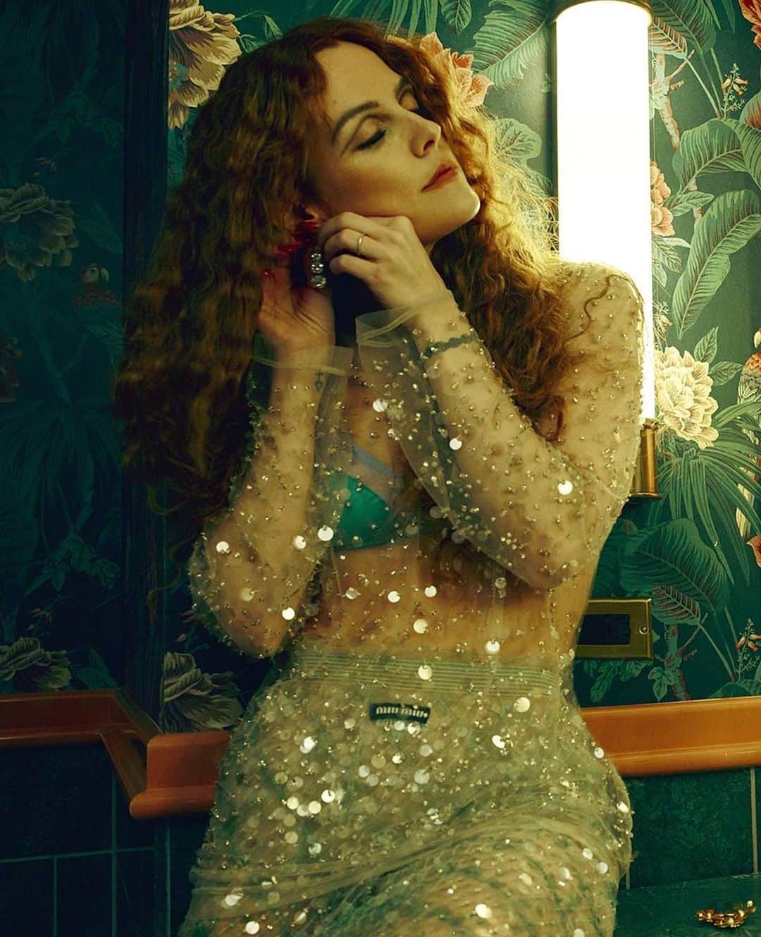 Araksのインスタグラム：「@rileykeough in our Beatrice Bralette for @whowhatwear ⁠ Photography @abdmstudio Styling @ashleyfurnival⁠」