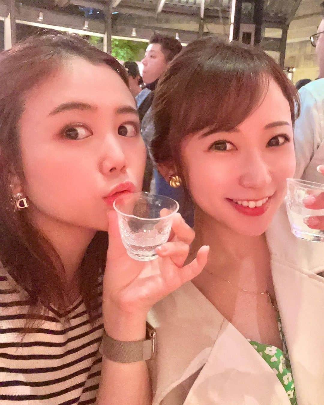 住吉史衣さんのインスタグラム写真 - (住吉史衣Instagram)「.  『CRAFT SAKE WEEK』 もう1カ月くらい経つなんて！あっという間すぎてびっくり😳❣️  一度にこんなに沢山のラインナップが飲めるなんて🥹本当に夢見たいで、日本酒好きにとって最高なのはもちろん、日本酒をふだん飲まない人にとっても、気軽に楽しめる素敵なイベント❤️‍🔥  今回は期間中3回しか行かれなかったので、次回はもーっと行きたいな🤭🫶  来てる人たちも楽しそうでお祭りみたいな雰囲気がうきうきして楽しかった〜🍶💕  @craftsakeweek  #中田英寿 さん #craftsakeweek #日本酒 #日本酒女子 #日本酒イベント #日本酒好き #六本木ヒルズ #roppongi」5月18日 23時04分 - fumie_0426