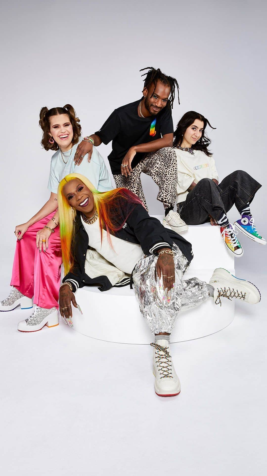 converseのインスタグラム：「PROUD TO BE ✨ This Pride, we celebrate those who are living life and expressing themselves on their own terms 🌈 @bigfreedia @internet.x @4yel_ @evawestphal  United by the Progress Pride flag, the collection is created by LGBTQIA+ employees and allies at Converse and made to support your self-expression as you march with Pride. Learn more at Converse.com. #CreateNext #ConversePride  🎶: @bigfreedia 📸: @munachiosegbu」