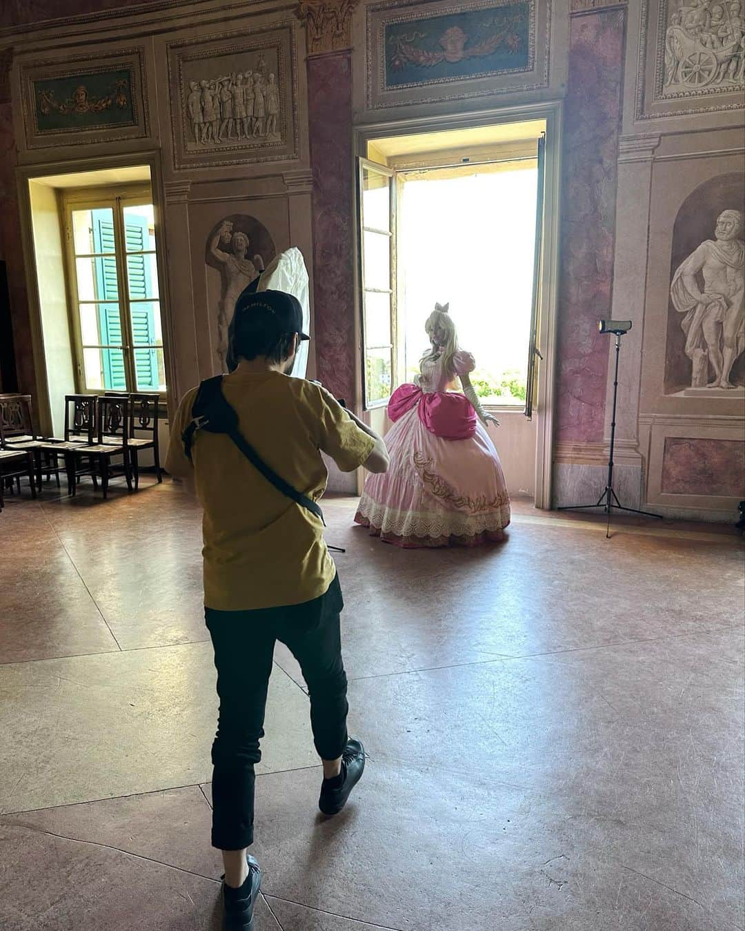 Nadya Antonさんのインスタグラム写真 - (Nadya AntonInstagram)「Peaches Peaches Peaches 👑 Finally, I had the chance to find the perfect location for Princess Peach in “Palazzo Gonzaga” very close to the Lake Garda, Italy. Can’t wait to show you all the content ❤️🙏🏻 📸 Photos taken at @il.volta by @azproductioncosp  #peaches #mariobros #nintendo #princesspeach」5月18日 23時00分 - nadyasonika