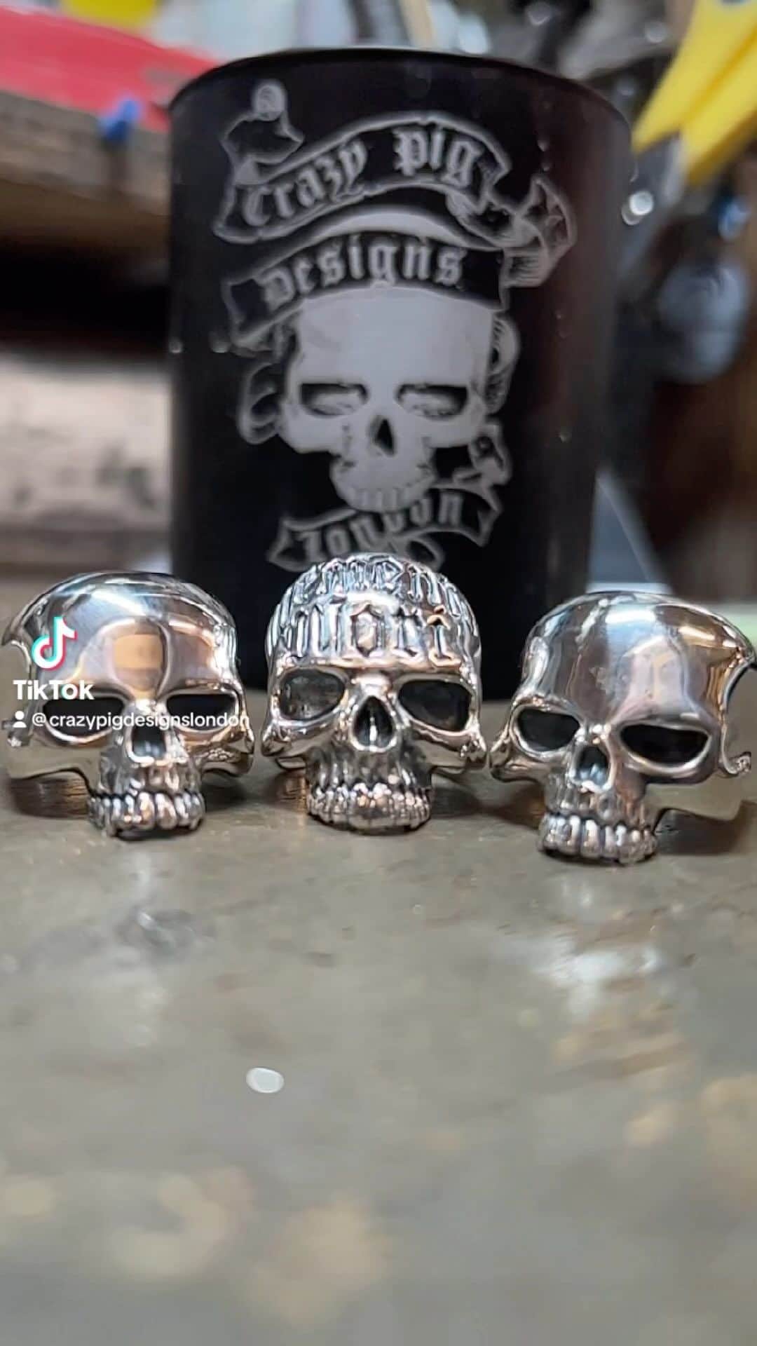 クレイジーピッグのインスタグラム：「1 hour sizings in store on almost every ring 💀🔥 . . . . . #skull #ring #asmr #gothic #biker #jewellery #skull #silver #sterling」
